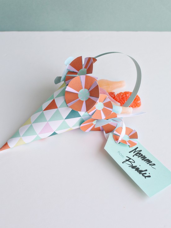 May Day Basket printable - celebrate spring with this may day  diy craft project - use these baskest as party favor bags too!