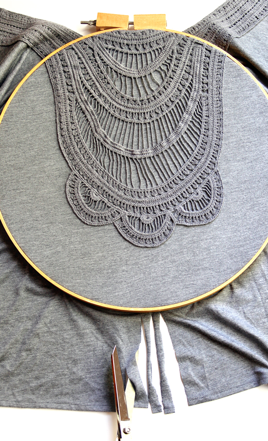 upcycled t-shirt dreamcatcher diy craft project - embroidery hoop crafts - dreamcatchers with wood beads